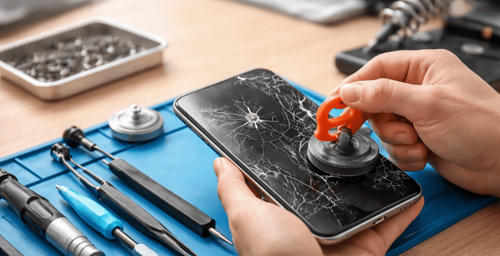 Common Mistakes to Avoid During Cracked Phone Screen Repair
